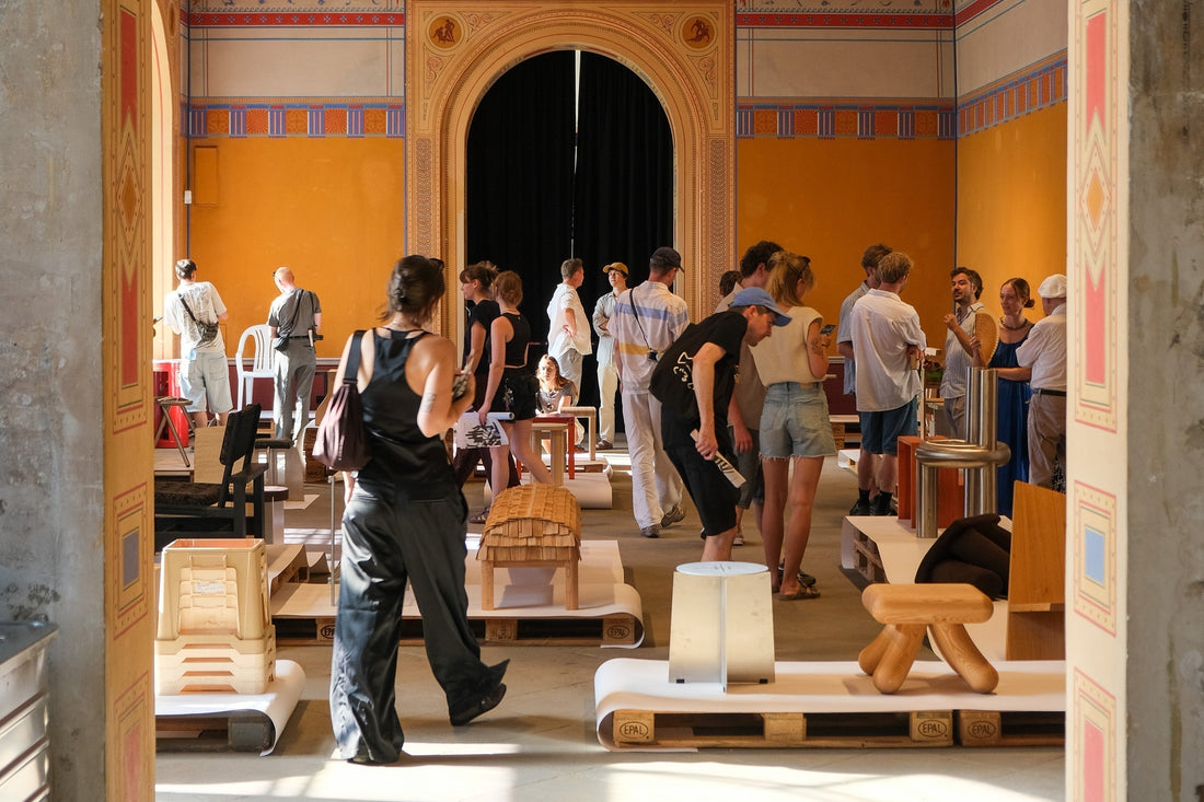 "Bitte nicht setzen!" - Hocker im Japanisches Palais